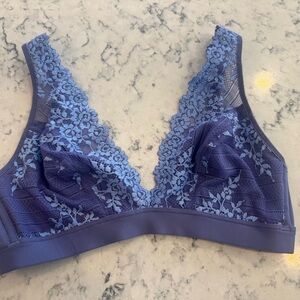 Wacoal Lace V-Neck Bralette in Periwinkle Blue